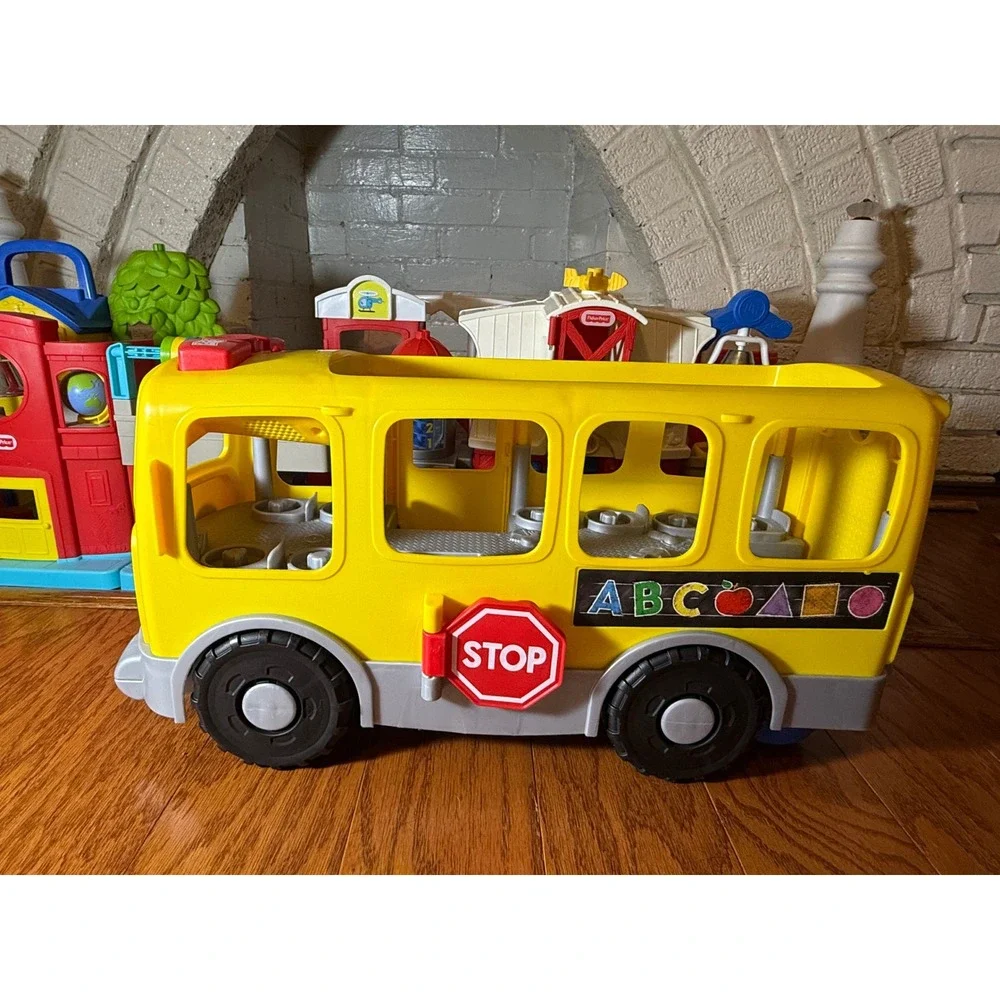 TESTED WORKS - Lot of Little People and Structures Including DC Comic Characters